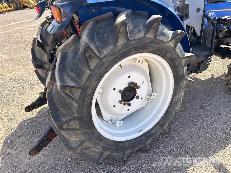 New Holland Boomer 35 4WD Tractor Traktorid