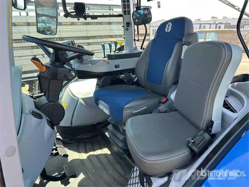 New Holland T6.145 4WD Tractor Traktory