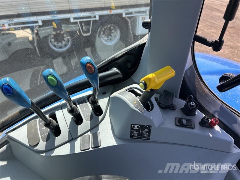 New Holland T6.145 4WD Tractor Traktory