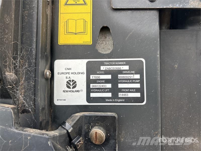 New Holland T7030 4WD Tractor Traktori