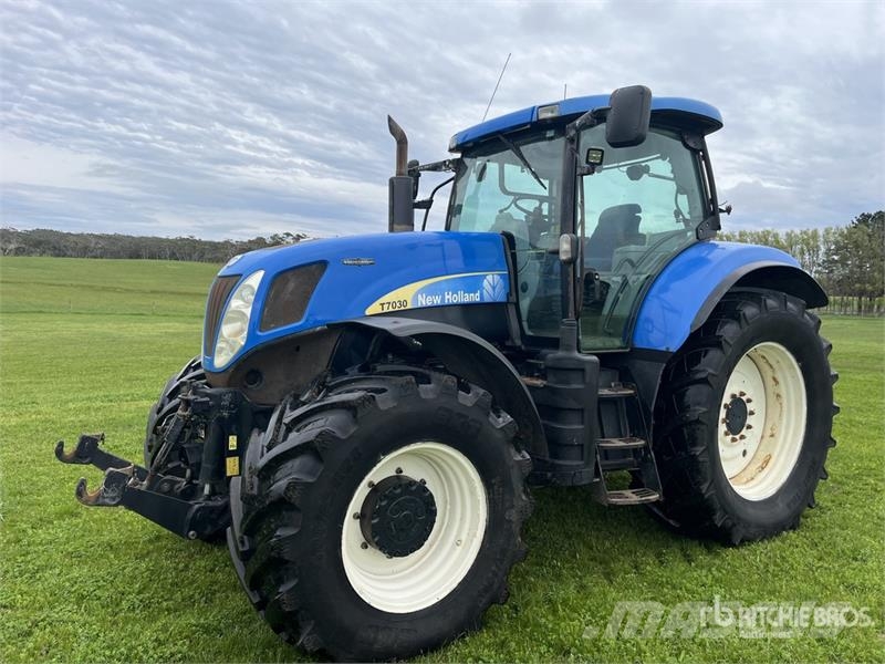 New Holland T7030 4WD Tractor Tractors