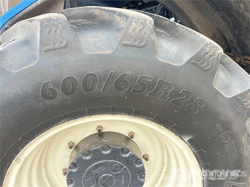 New Holland T7030 4WD Tractor Traktori