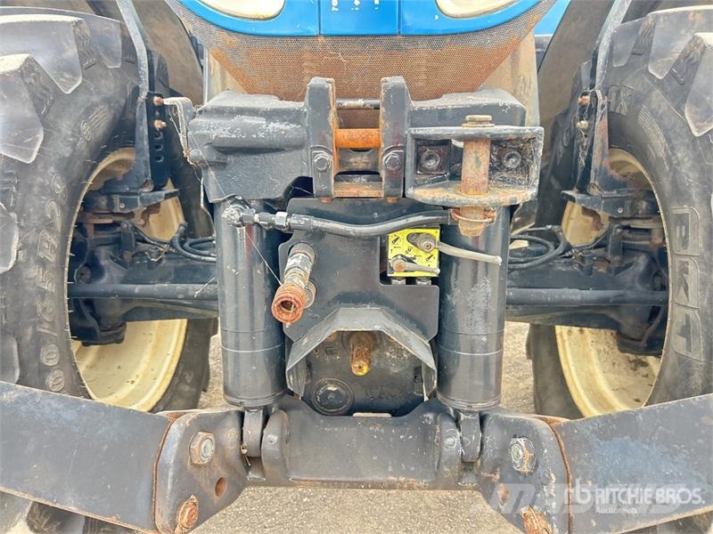 New Holland T7030 4WD Tractor Traktori