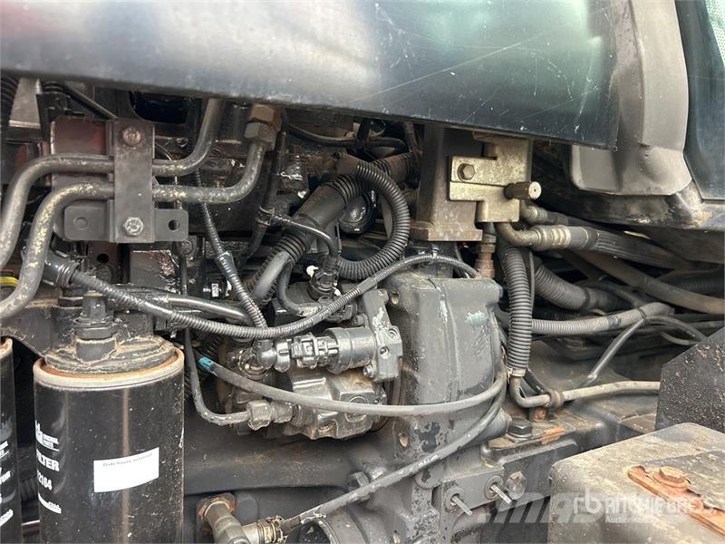 New Holland T7030 4WD Tractor Traktori