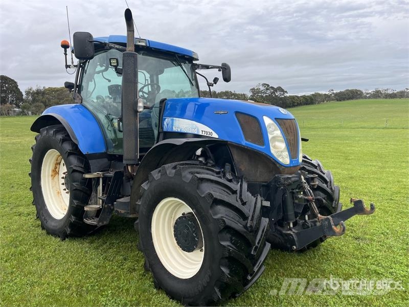 New Holland T7030 4WD Tractor Tractors