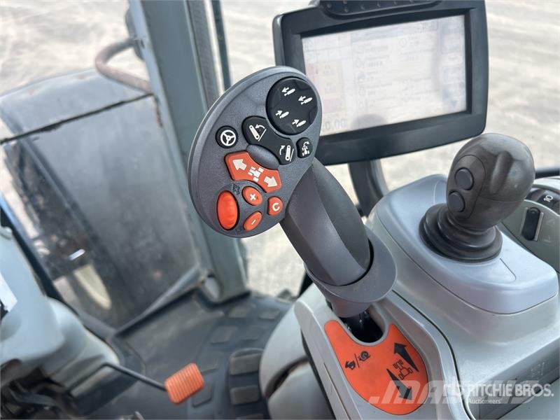 New Holland T7030 4WD Tractor Traktori
