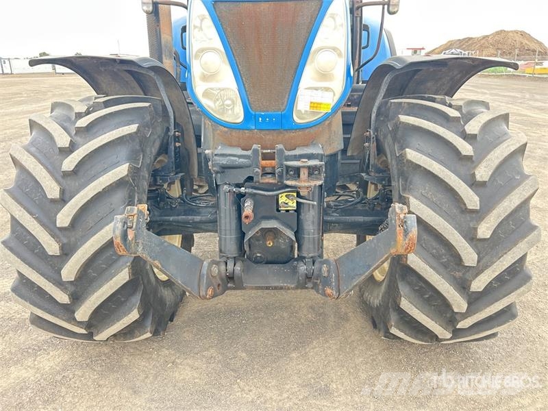 New Holland T7030 4WD Tractor Traktori