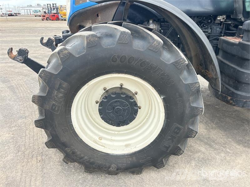 New Holland T7030 4WD Tractor Traktori