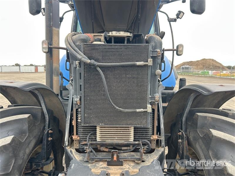 New Holland T7030 4WD Tractor Traktori