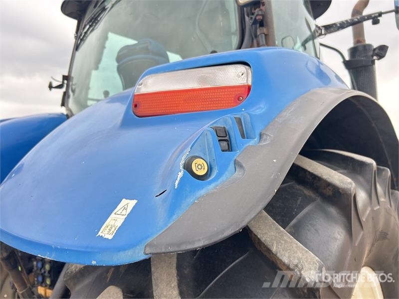 New Holland T7030 4WD Tractor Traktori