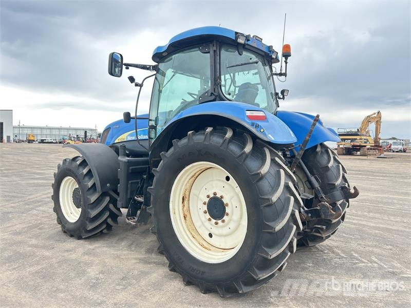 New Holland T7030 4WD Tractor Traktori