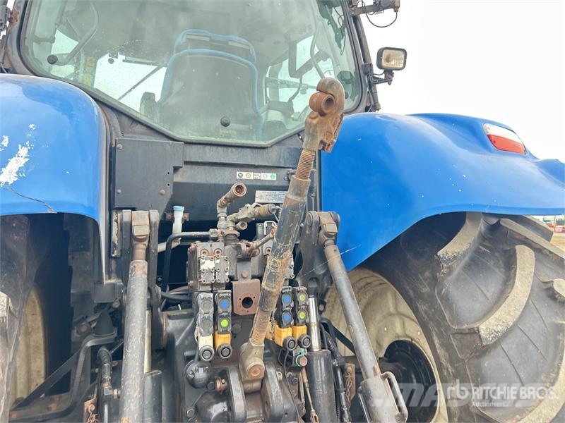 New Holland T7030 4WD Tractor Traktori