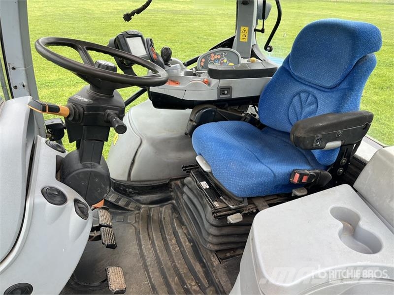New Holland T7030 4WD Tractor Tractors