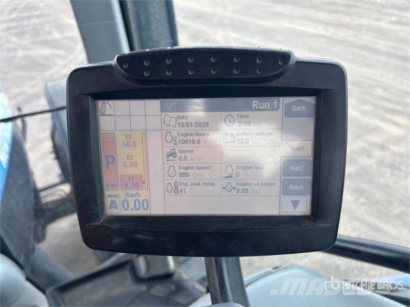 New Holland T7030 4WD Tractor Traktori