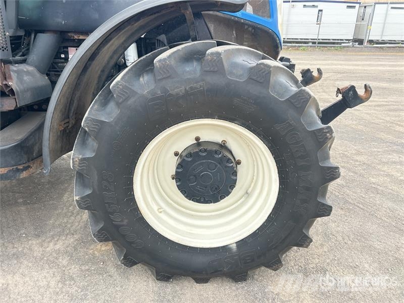 New Holland T7030 4WD Tractor Traktori