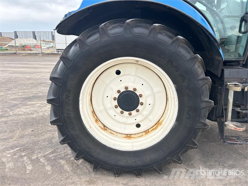 New Holland T7030 4WD Tractor Traktori