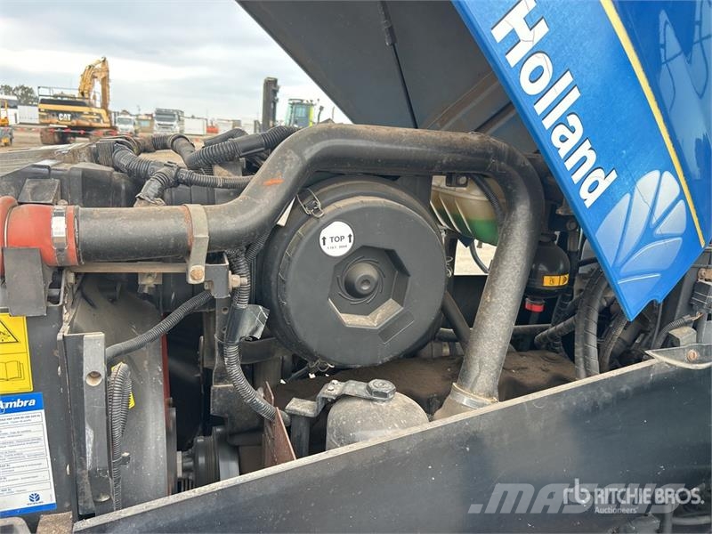 New Holland T7030 4WD Tractor Traktori