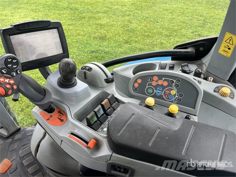 New Holland T7030 4WD Tractor Tractors