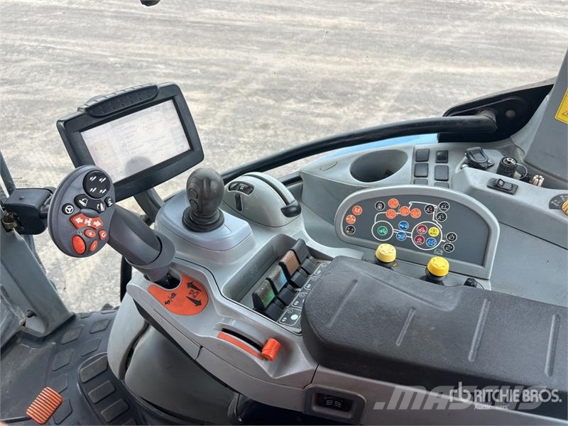 New Holland T7030 4WD Tractor Traktori