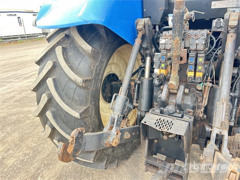 New Holland T7030 4WD Tractor Traktori