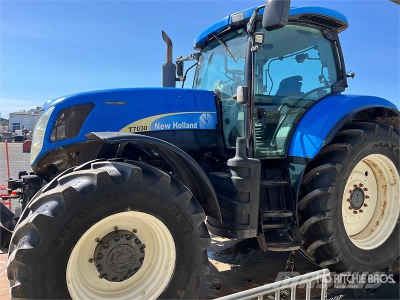 New Holland T7030 4WD Tractor Traktoriai