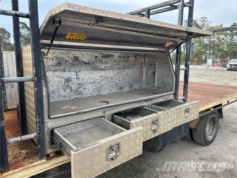 Nissan UD MK245 4x2 Flatbed Truck Pritschenwagen/Pritschenwagen mit Seitenklappe