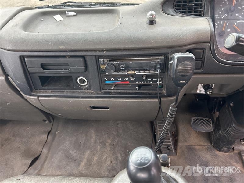 Nissan UD MK245 4x2 Flatbed Truck Pritschenwagen/Pritschenwagen mit Seitenklappe