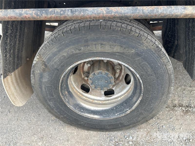 Nissan UD MK245 4x2 Flatbed Truck Pritschenwagen/Pritschenwagen mit Seitenklappe