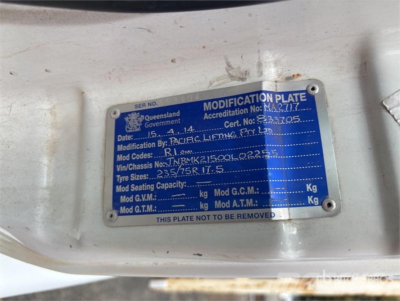 Nissan UD MK245 4x2 Flatbed Truck Camiones de cama baja