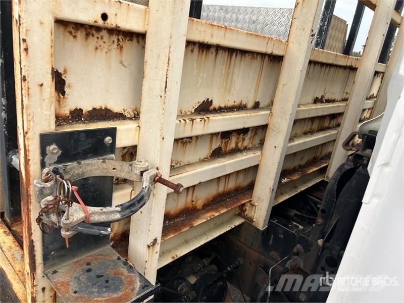 Nissan UD MK245 4x2 Flatbed Truck Pritschenwagen/Pritschenwagen mit Seitenklappe