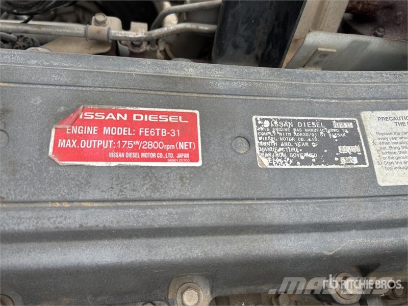 Nissan UD MK245 4x2 Flatbed Truck Pritschenwagen/Pritschenwagen mit Seitenklappe