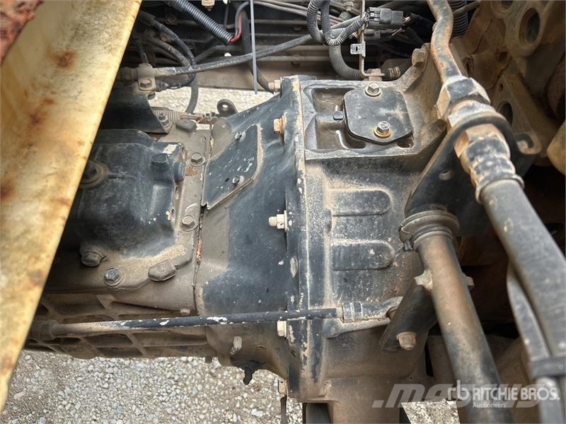 Nissan UD MK245 4x2 Flatbed Truck Pritschenwagen/Pritschenwagen mit Seitenklappe