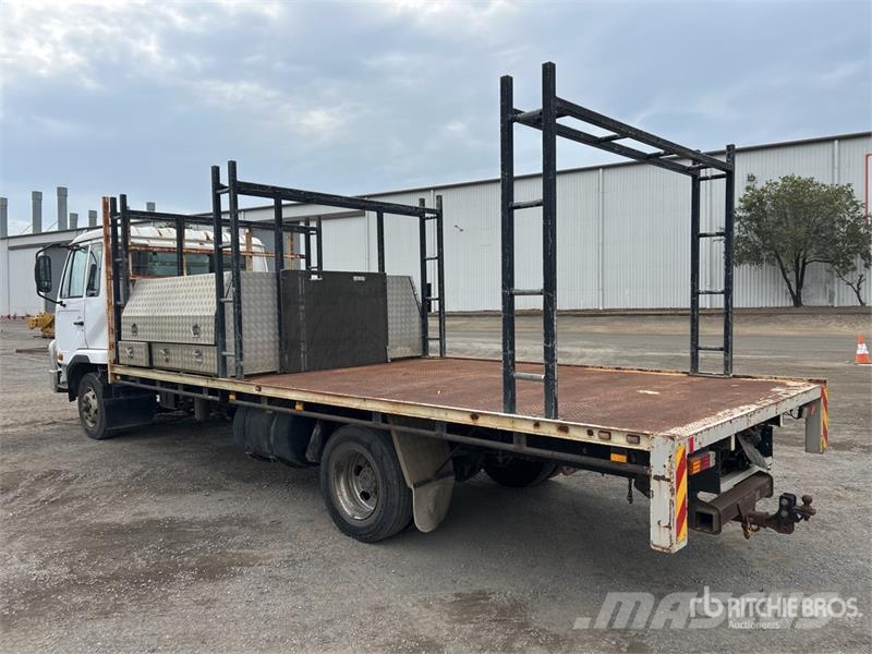 Nissan UD MK245 4x2 Flatbed Truck Pritschenwagen/Pritschenwagen mit Seitenklappe