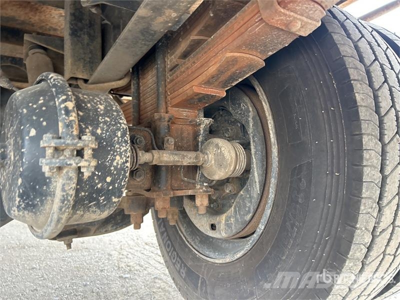 Nissan UD MK245 4x2 Flatbed Truck Pritschenwagen/Pritschenwagen mit Seitenklappe