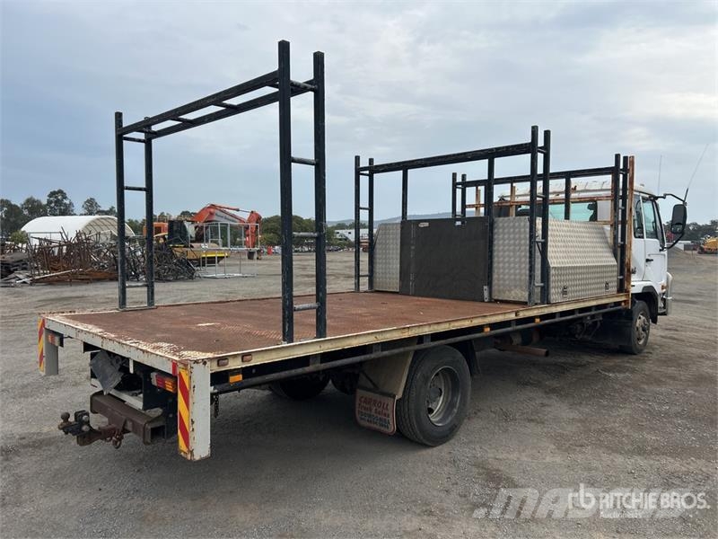 Nissan UD MK245 4x2 Flatbed Truck Pritschenwagen/Pritschenwagen mit Seitenklappe