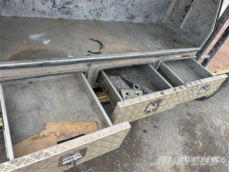Nissan UD MK245 4x2 Flatbed Truck Pritschenwagen/Pritschenwagen mit Seitenklappe