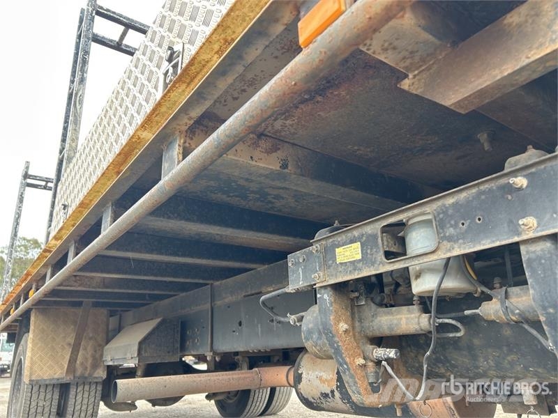 Nissan UD MK245 4x2 Flatbed Truck Pritschenwagen/Pritschenwagen mit Seitenklappe