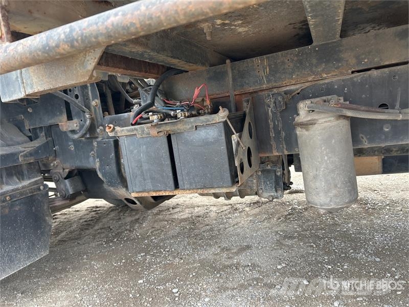 Nissan UD MK245 4x2 Flatbed Truck Pritschenwagen/Pritschenwagen mit Seitenklappe