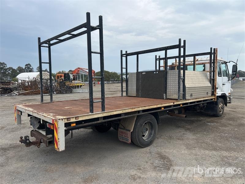 Nissan UD MK245 4x2 Flatbed Truck Pritschenwagen/Pritschenwagen mit Seitenklappe