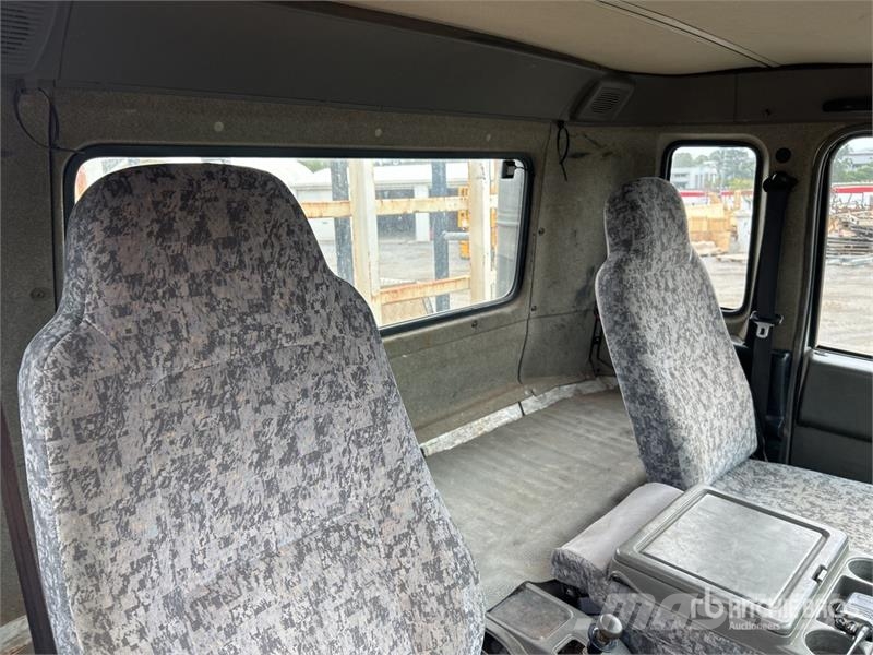 Nissan UD MK245 4x2 Flatbed Truck Pritschenwagen/Pritschenwagen mit Seitenklappe