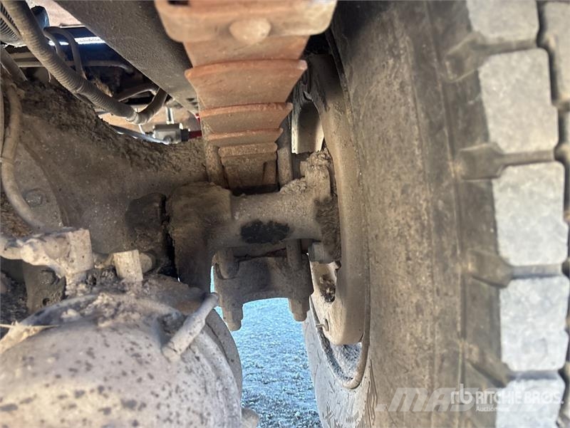 Nissan UD PK245 4x2 Asphalt Distributor Truck Цистерна