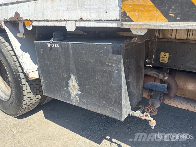Nissan UD PK245 4x2 Asphalt Distributor Truck Цистерна