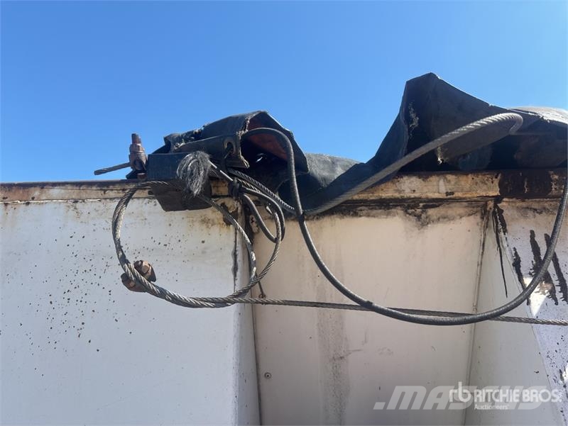 Nissan UD PK245 4x2 Asphalt Distributor Truck Цистерна