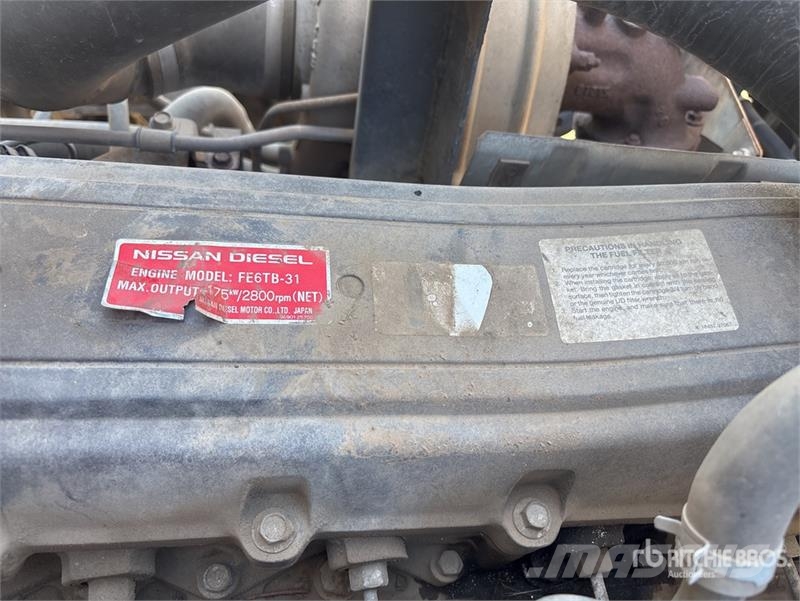 Nissan UD PK245 4x2 Asphalt Distributor Truck Цистерна