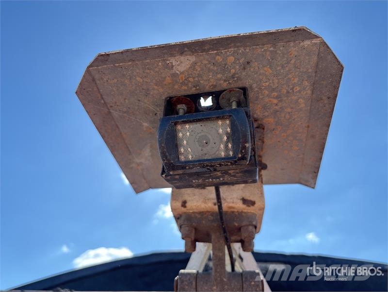 Nissan UD PK245 4x2 Asphalt Distributor Truck Цистерна