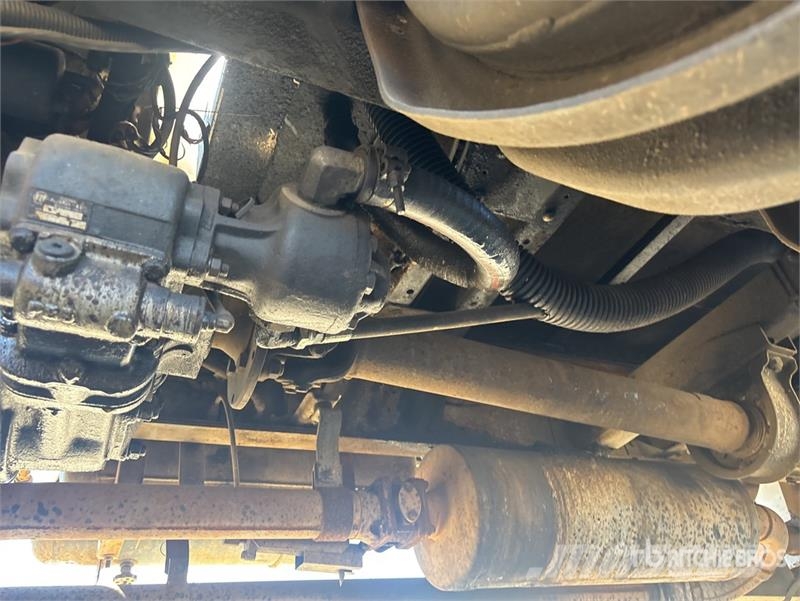 Nissan UD PK245 4x2 Asphalt Distributor Truck Цистерна
