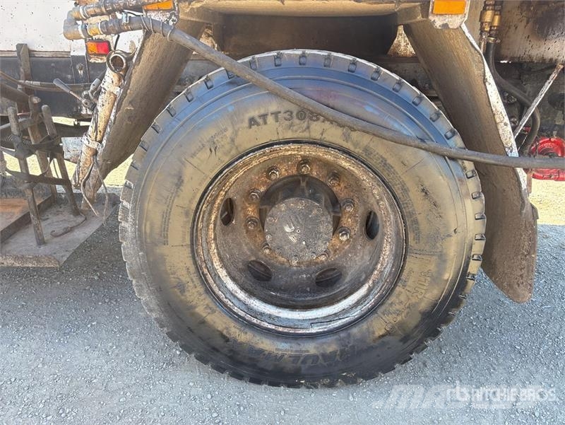 Nissan UD PK245 4x2 Asphalt Distributor Truck Цистерна