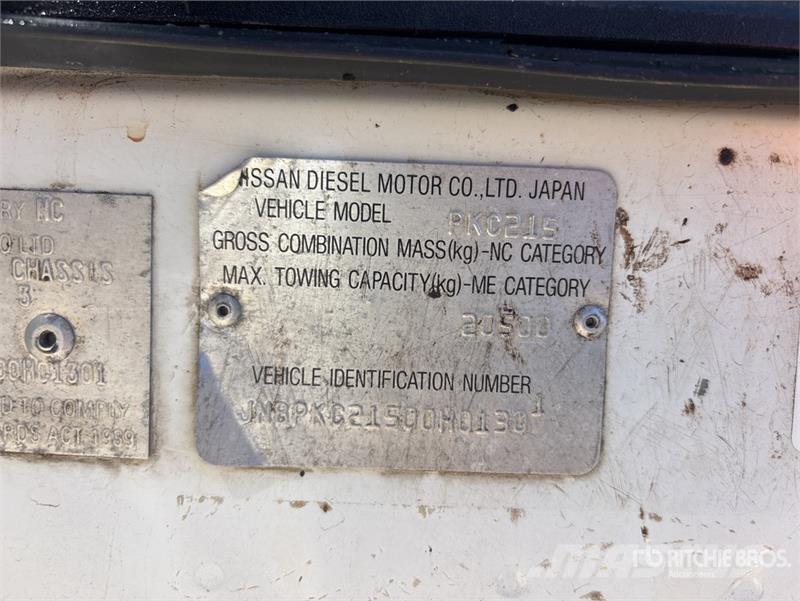 Nissan UD PK245 4x2 Asphalt Distributor Truck Цистерна