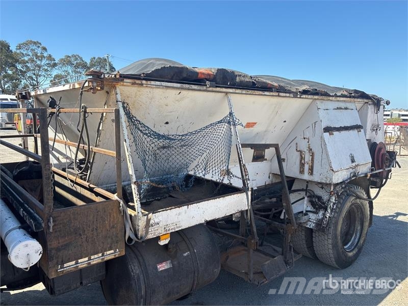 Nissan UD PK245 4x2 Asphalt Distributor Truck Цистерна