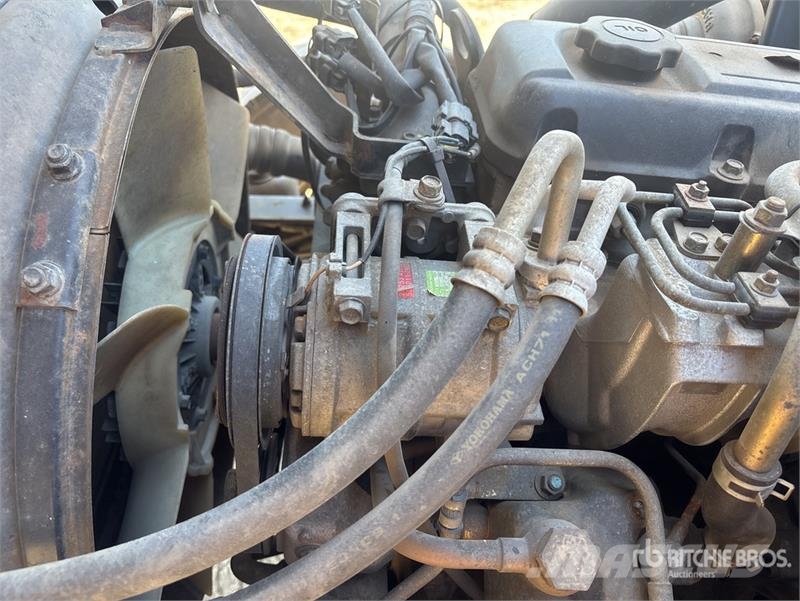 Nissan UD PK245 4x2 Asphalt Distributor Truck Цистерна